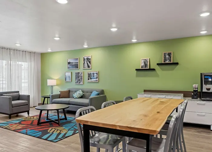 Woodspring - Rockford Hotel Loves Park